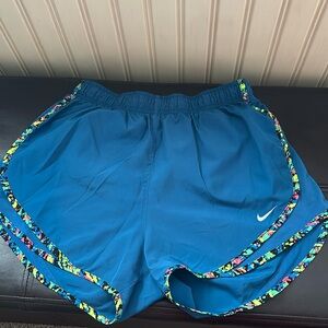 Women’s (M) Blue confetti seamed Nike athletic shorts